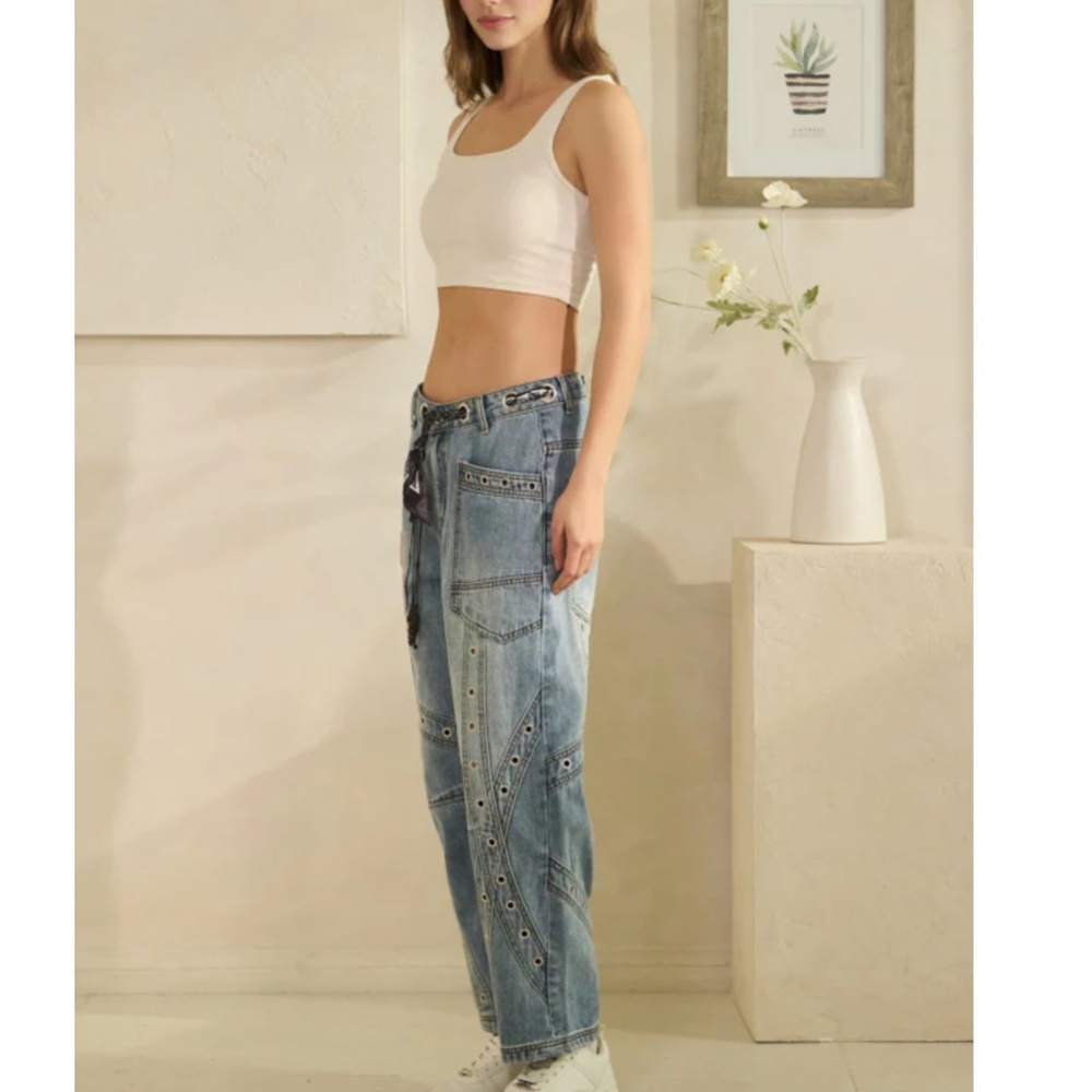 Oli & Hali Light Wash Embellished Cropped Jeans - Picture 7 of 10